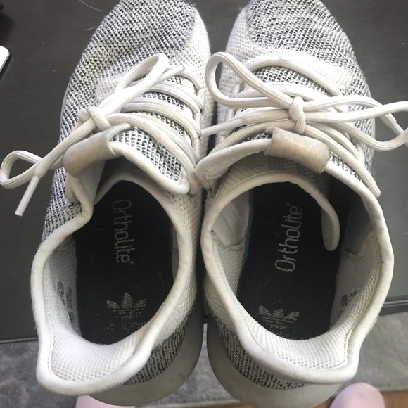 Adidas tennis shoes - Picture 4 of 4